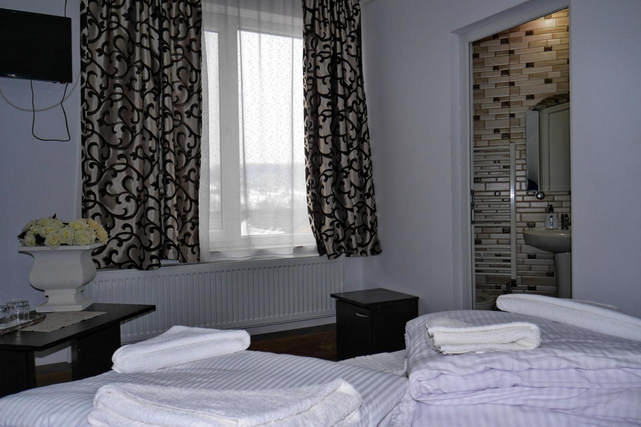 Hotel Floare De Colt Berbesti Exteriér fotografie
